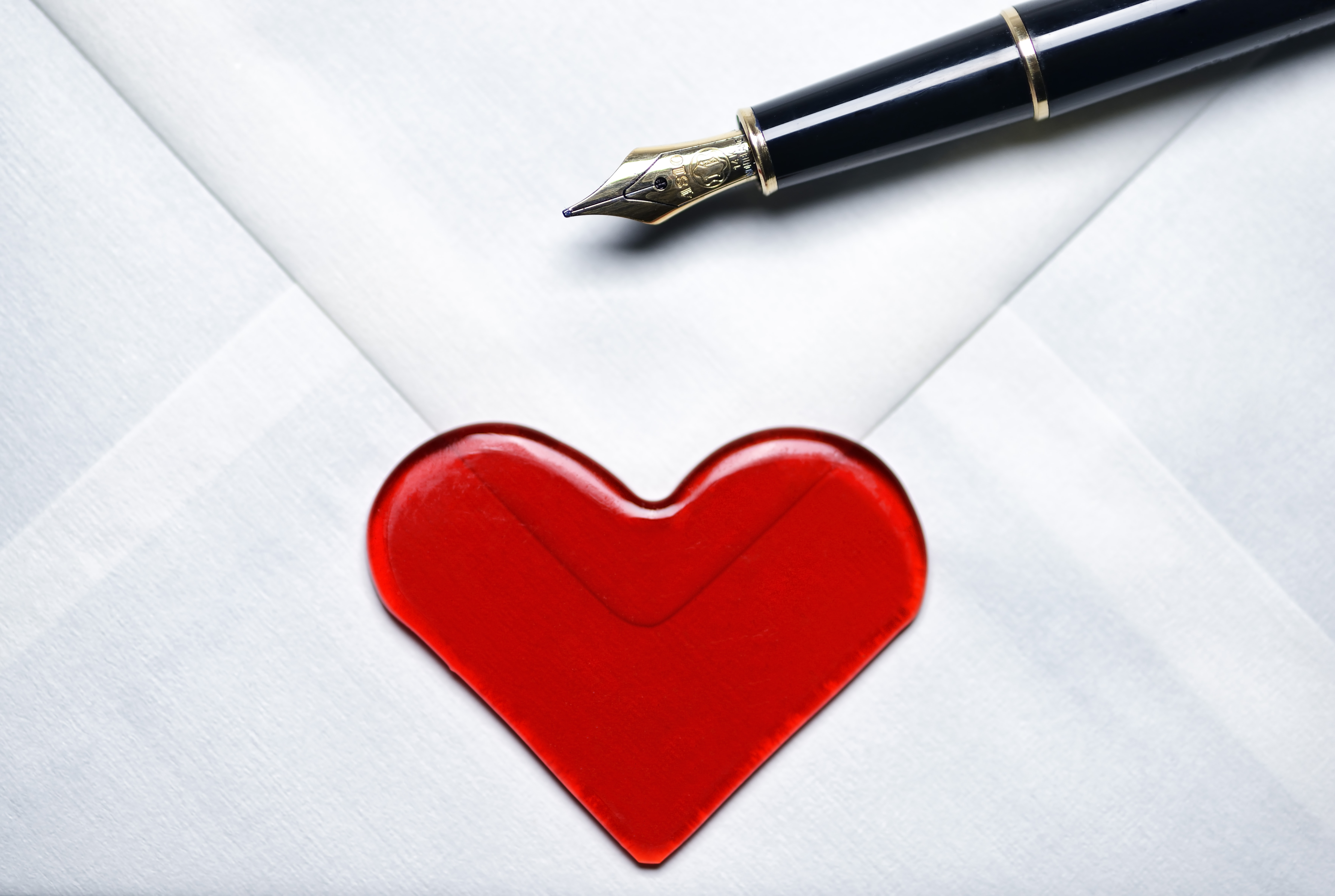 Online vs offline dating: “I sent a love letter by post and was rejected”