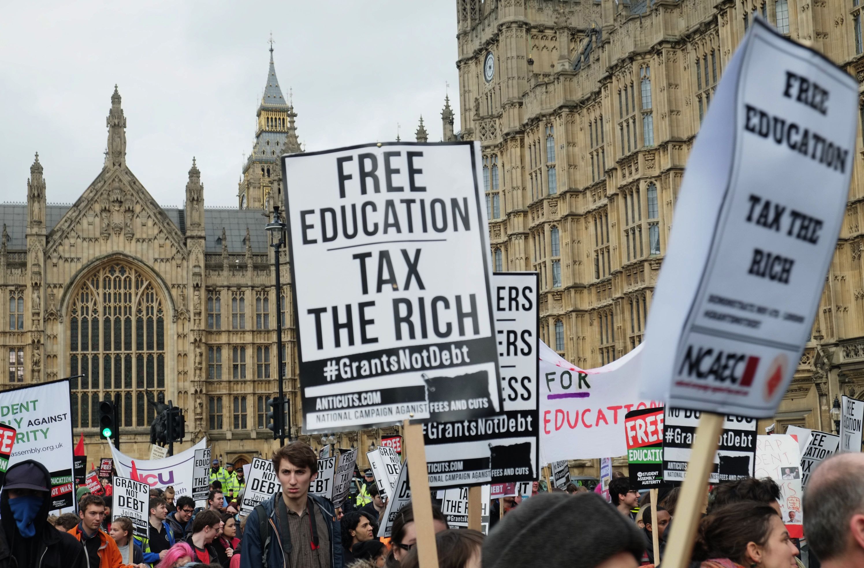 Wealthy students avoid £6K of interest on tuition fees: it’s not fair