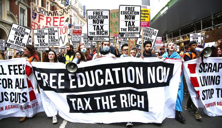 Half a million sign petition to reduce tuition fees