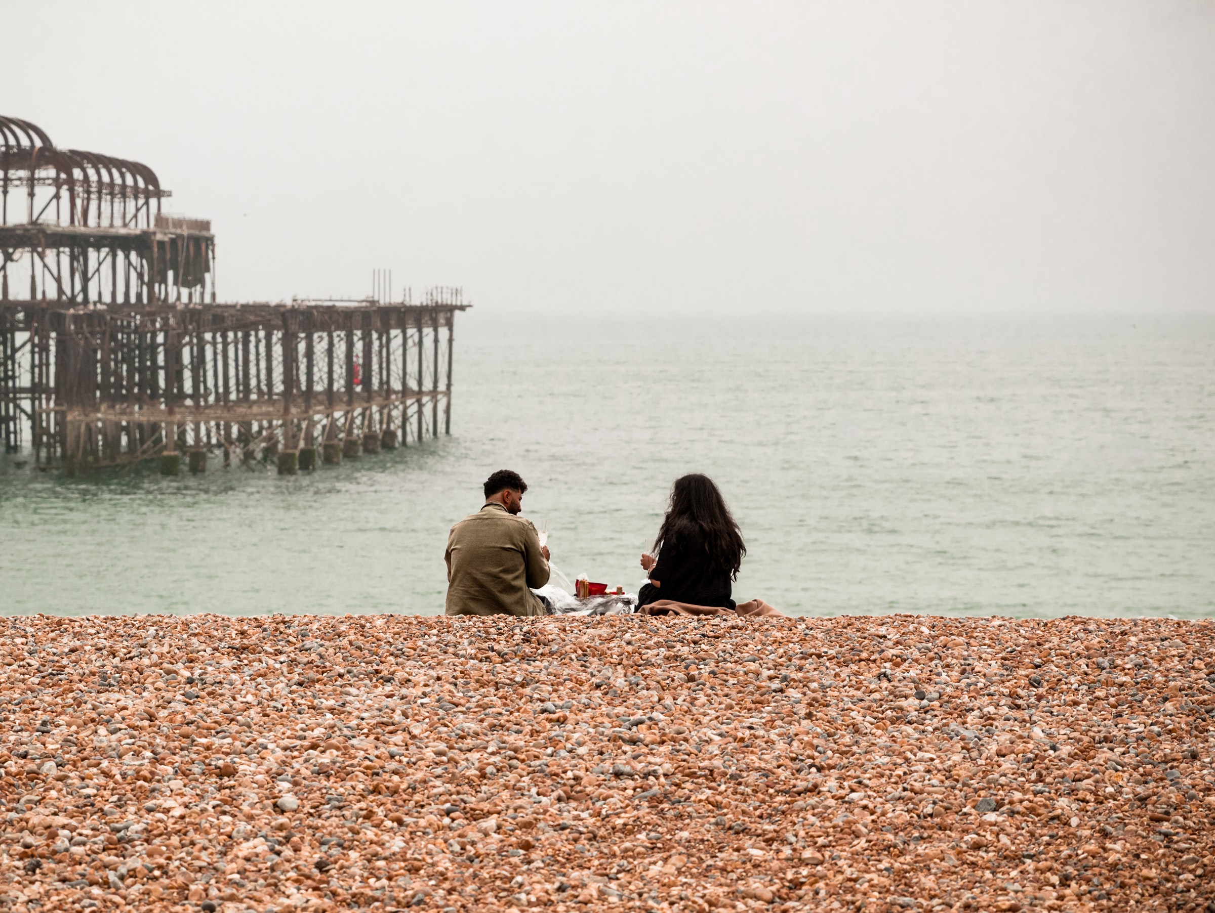 Couple having a picnic on Brighton seafront