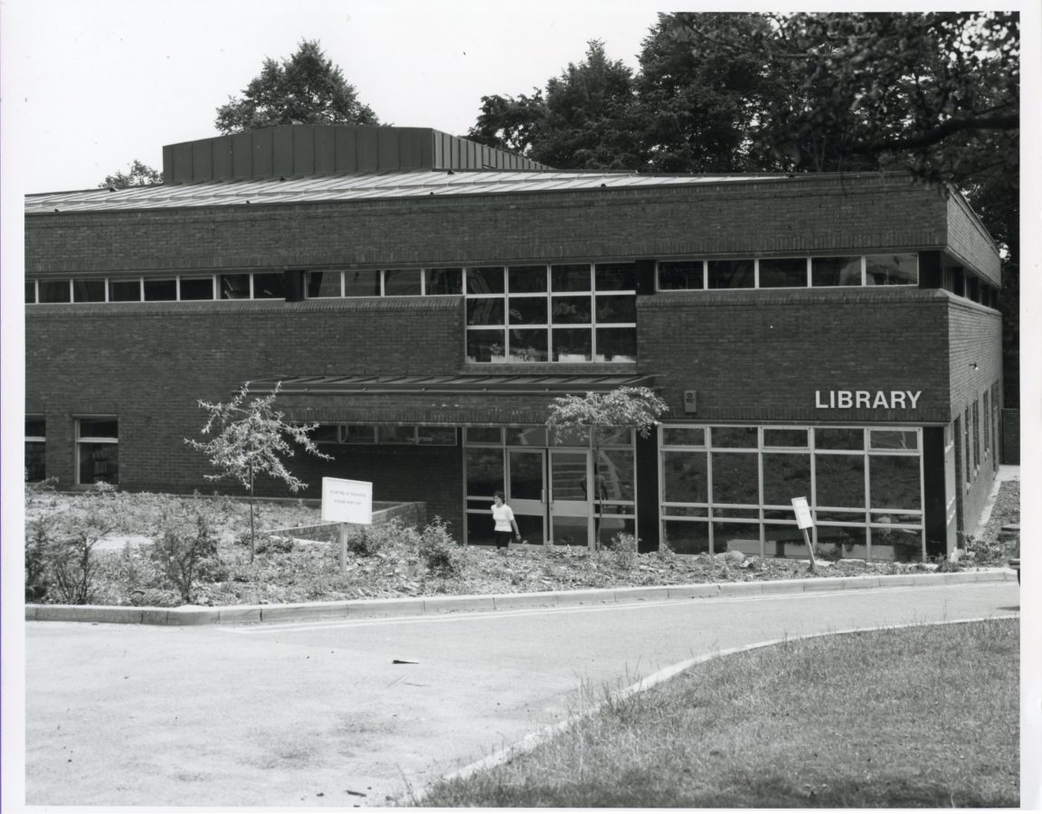 Kingston Hill library in 1982