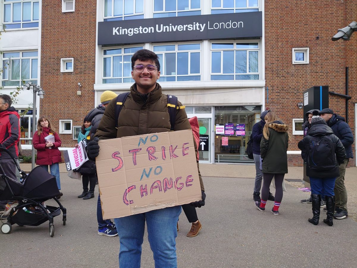 A student supporting the UCU with a sign reading 'No strike no change'
