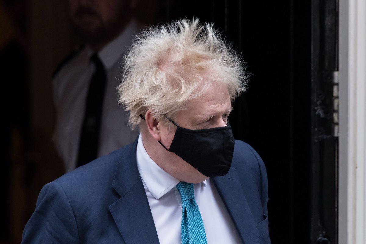 Boris Johnson in face mask