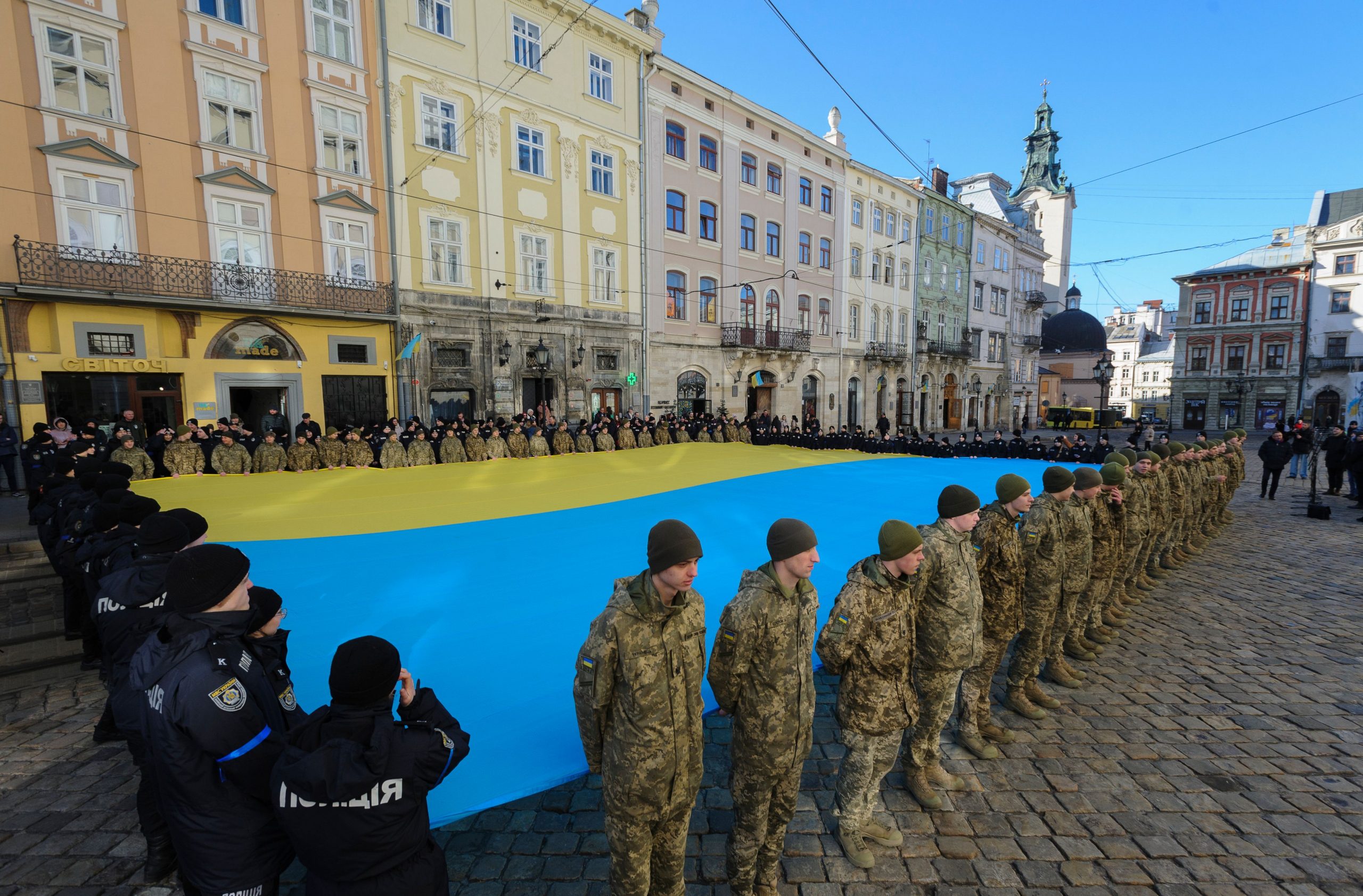 Soldiers holding Ukraine flag
